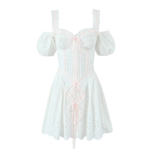 Lace line neckline strapless dress