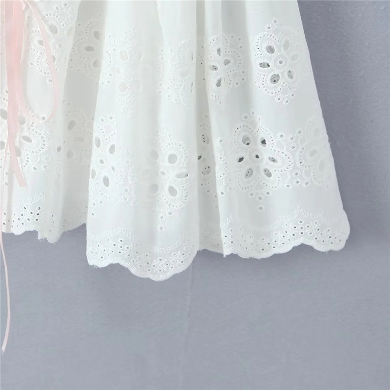Lace line neckline strapless dress