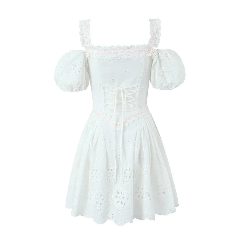 Lace line neckline strapless dress