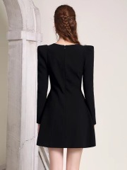 Light cooked Hepburn style black dress