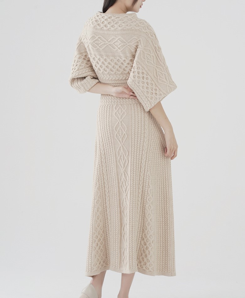 Knitted buttocks sweater long skirt