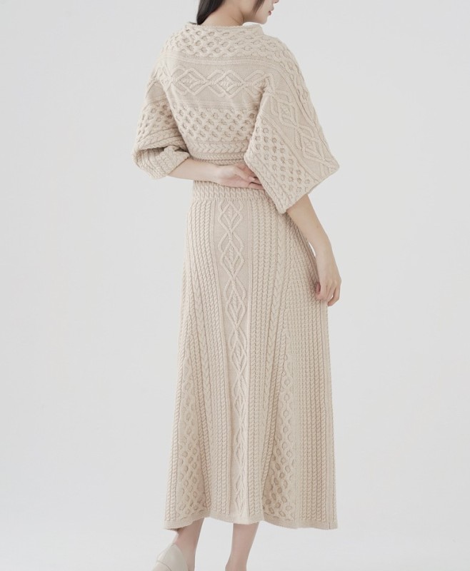 Knitted buttocks sweater long skirt