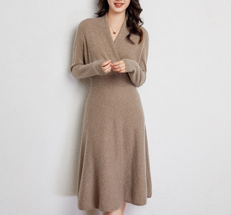 V-neck knitted bottom long skirt