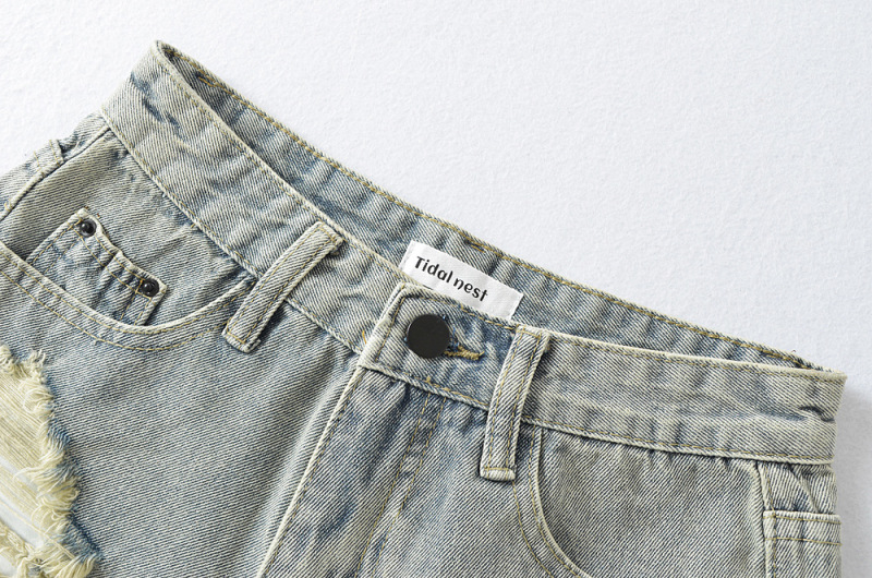 Women's burred and perforated denim shorts