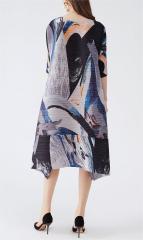 Medium sleeved loose hem skirt