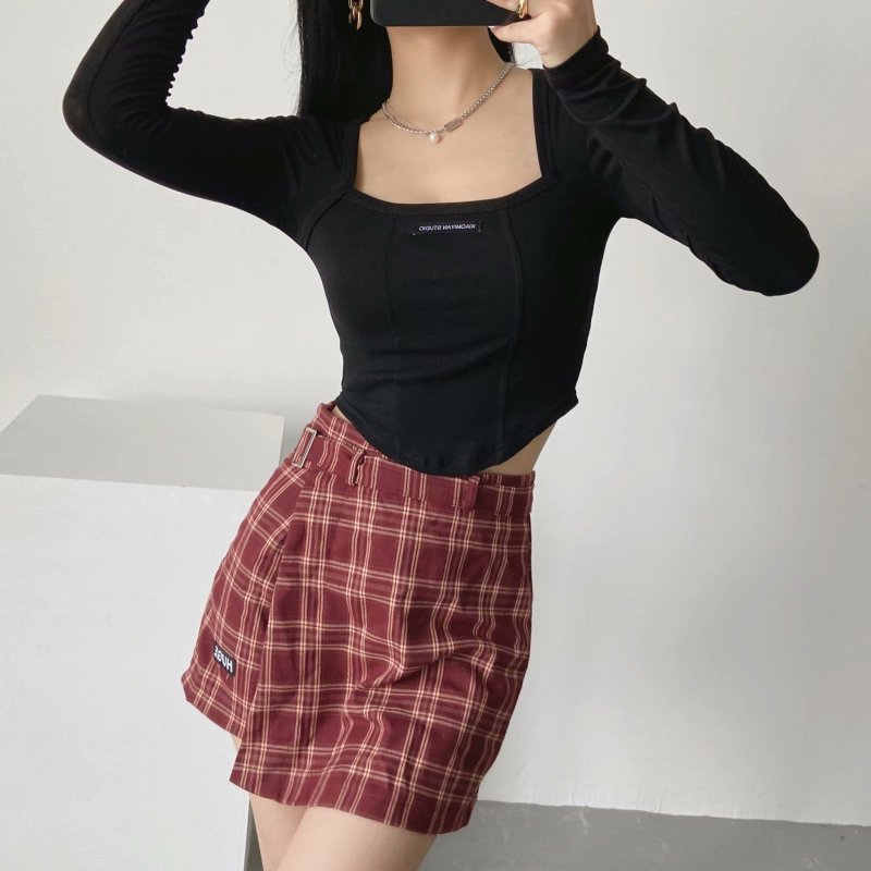 Square neck long sleeved T-shirt