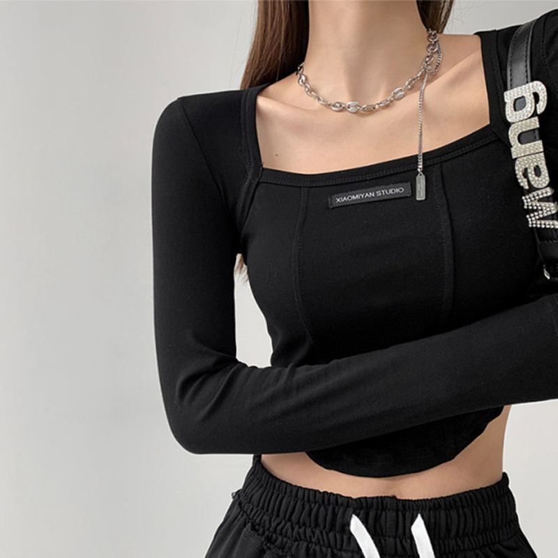 Square neck long sleeved T-shirt