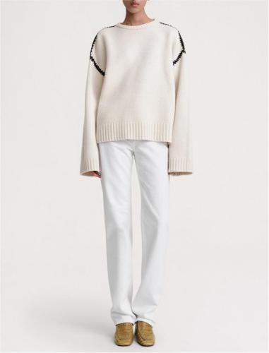Embroidered round neck knit top