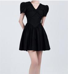 V-neck bubble sleeve black dress