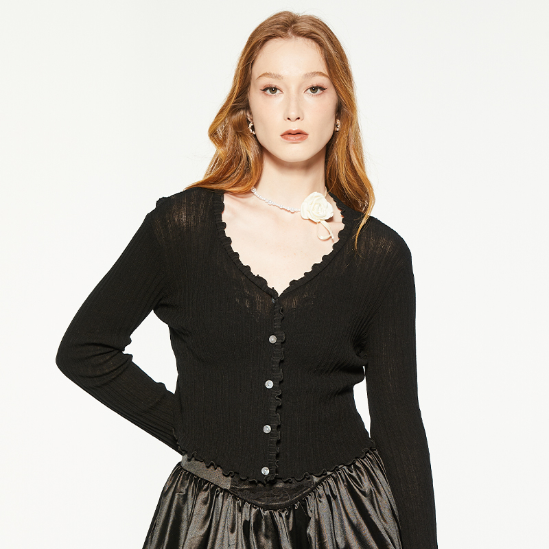 Black slim-fitting deep V-neck cardigan with earrings