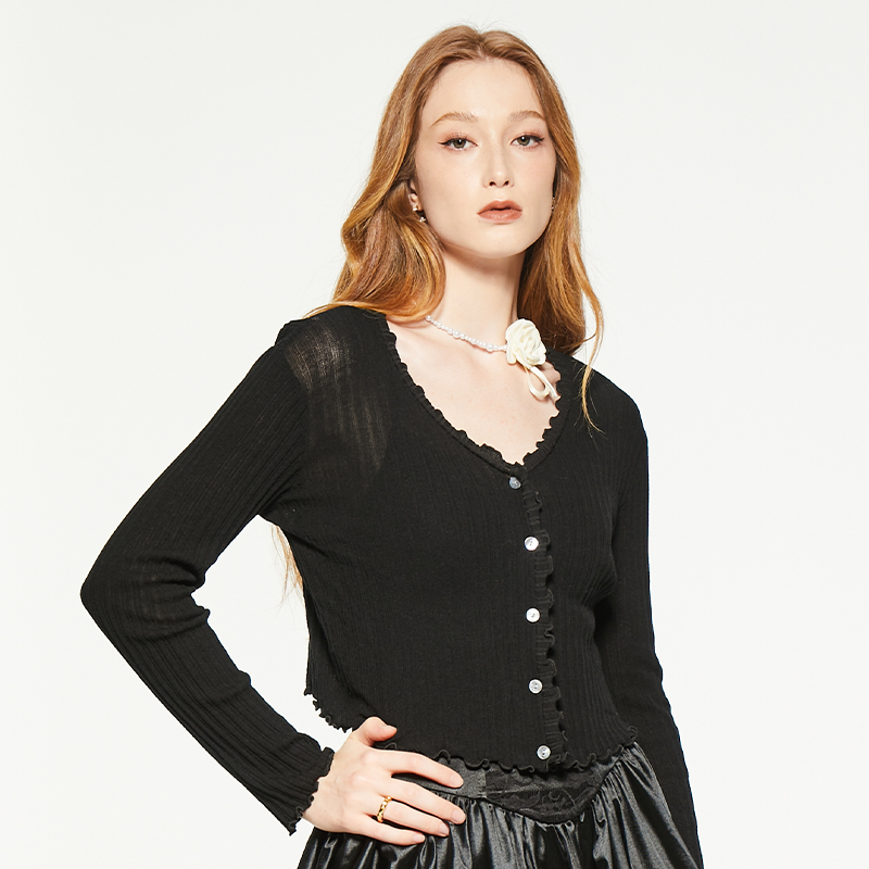Black slim-fitting deep V-neck cardigan with earrings