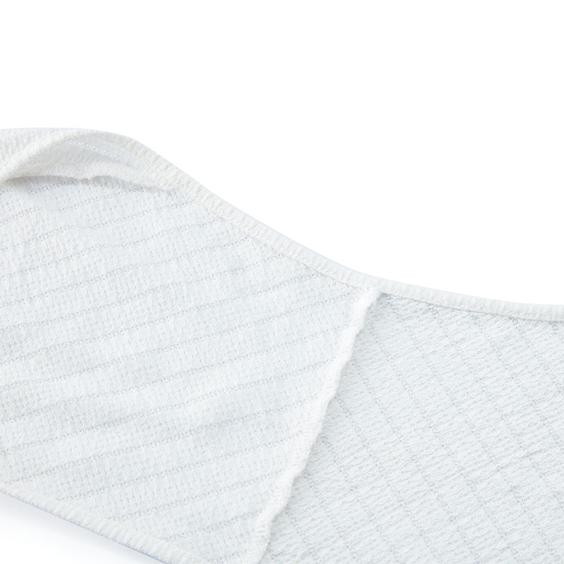 Casual white long-sleeved waistcoat