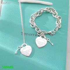 Neacklace and bracelets set