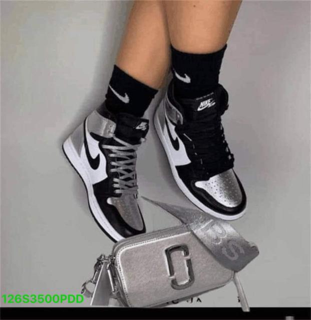 Purses  and sneakers  （36-45)