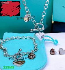 Neacklace and bracelets set