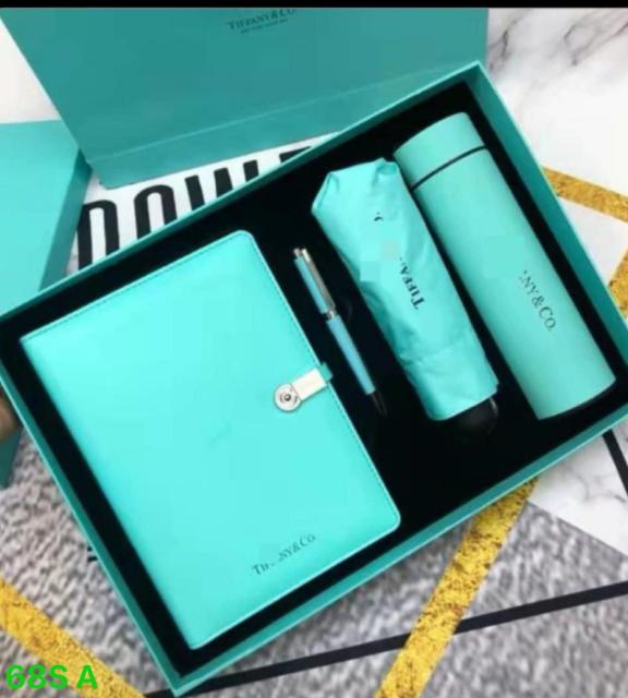 Notebook and pen and cups set