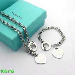 Neacklace and bracelets  set