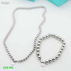 Neacklace and bracelets set