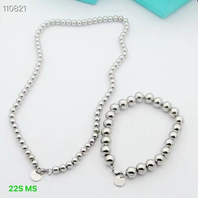 Neacklace and bracelets set