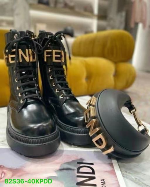 Purses  and Boots (36-40)