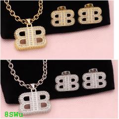 Neacklace and earrings set