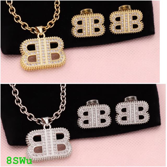 Neacklace and earrings set