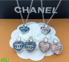 Neacklace and earrings set
