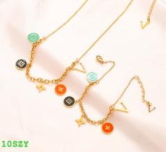 Necklaces and bracelets set