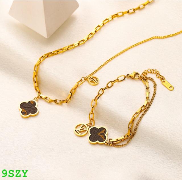 Necklace set