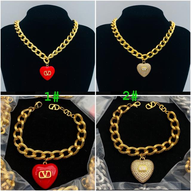 Necklace and bracelet set