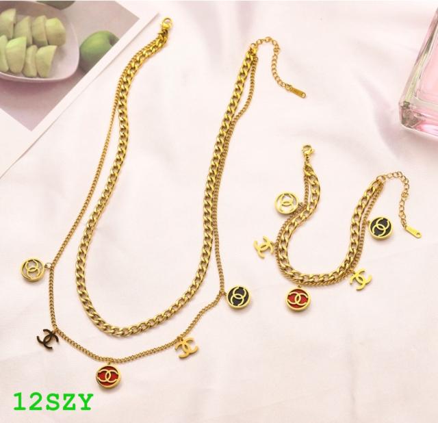 Necklace and bracelet set