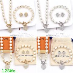 Necklace and bracelet set