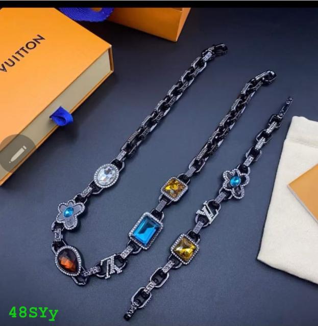 Bracelet and necklace set