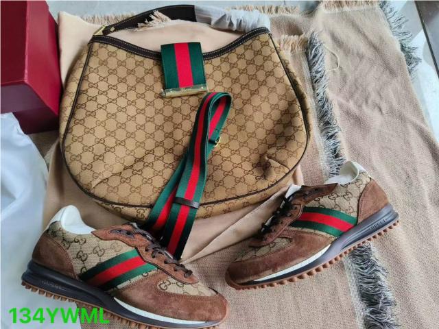 Sneaker and purse (36-45)