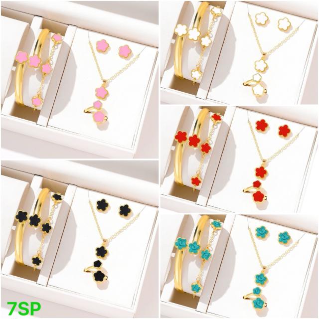 Bracelet and necklace set