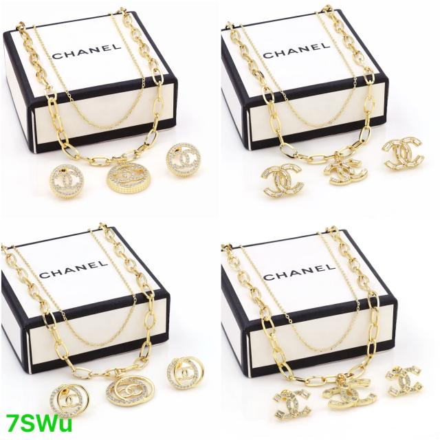 Necklaces and earrings set