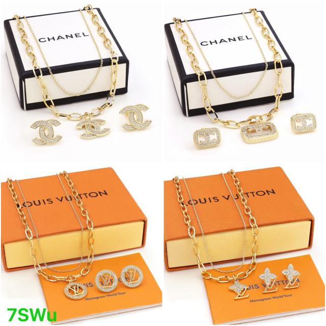 Necklaces and earrings set