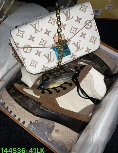 Boots and purse (36-41)