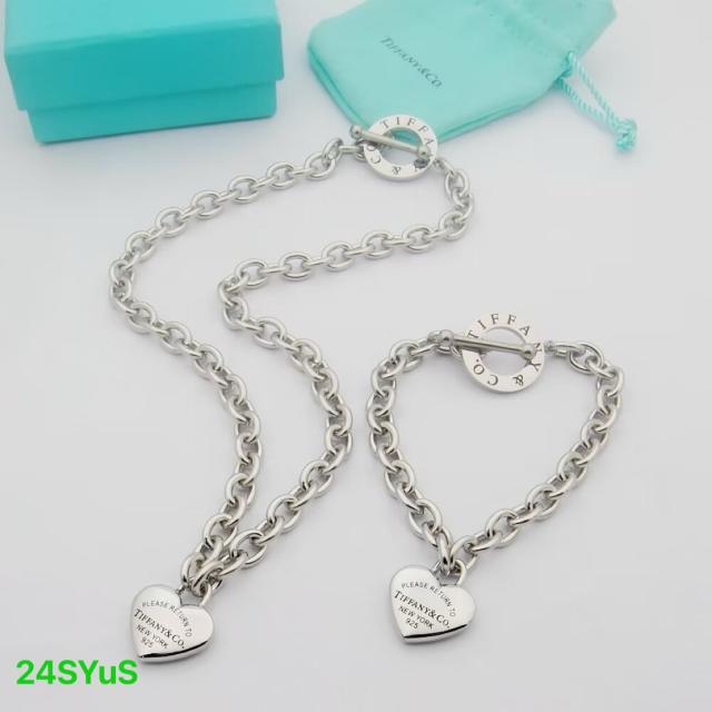 Necklaces and bracelets set