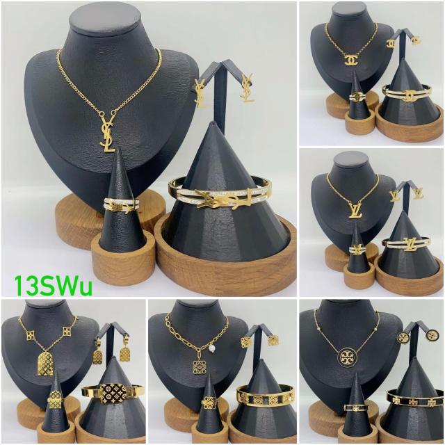 Bracelets and necklaces set