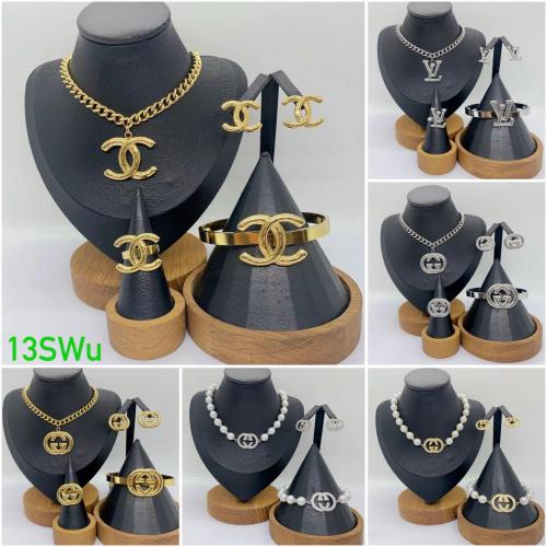 Bracelets and necklaces set