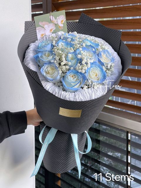 French Blue Roses+baby's breath