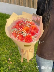 Orange roses+baby's breath