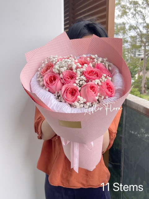 Pink roses+baby's breath