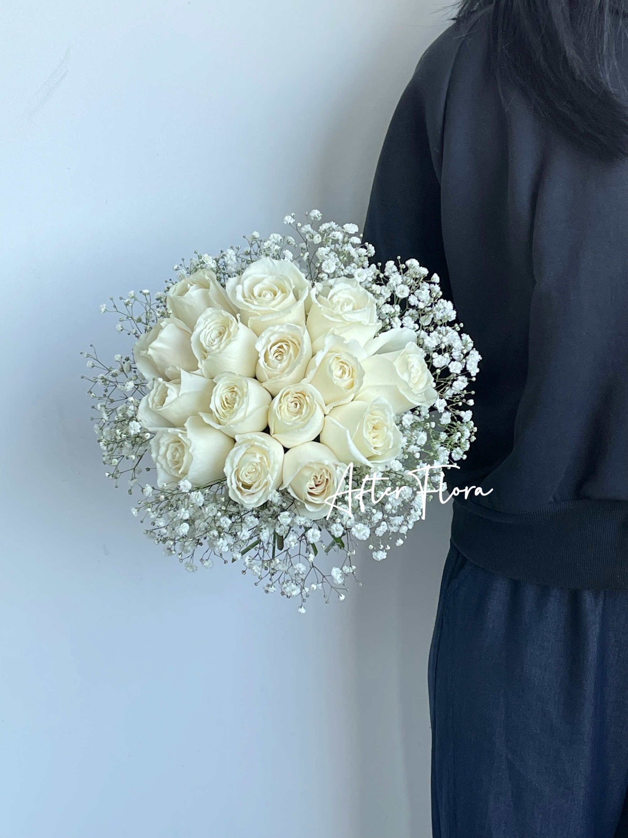 White roses & Baby's breath