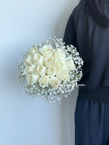 White roses & Baby's breath