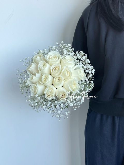 White roses & Baby's breath