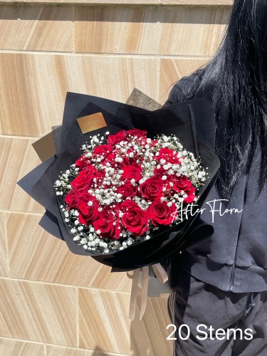 Red Roses+baby's breath