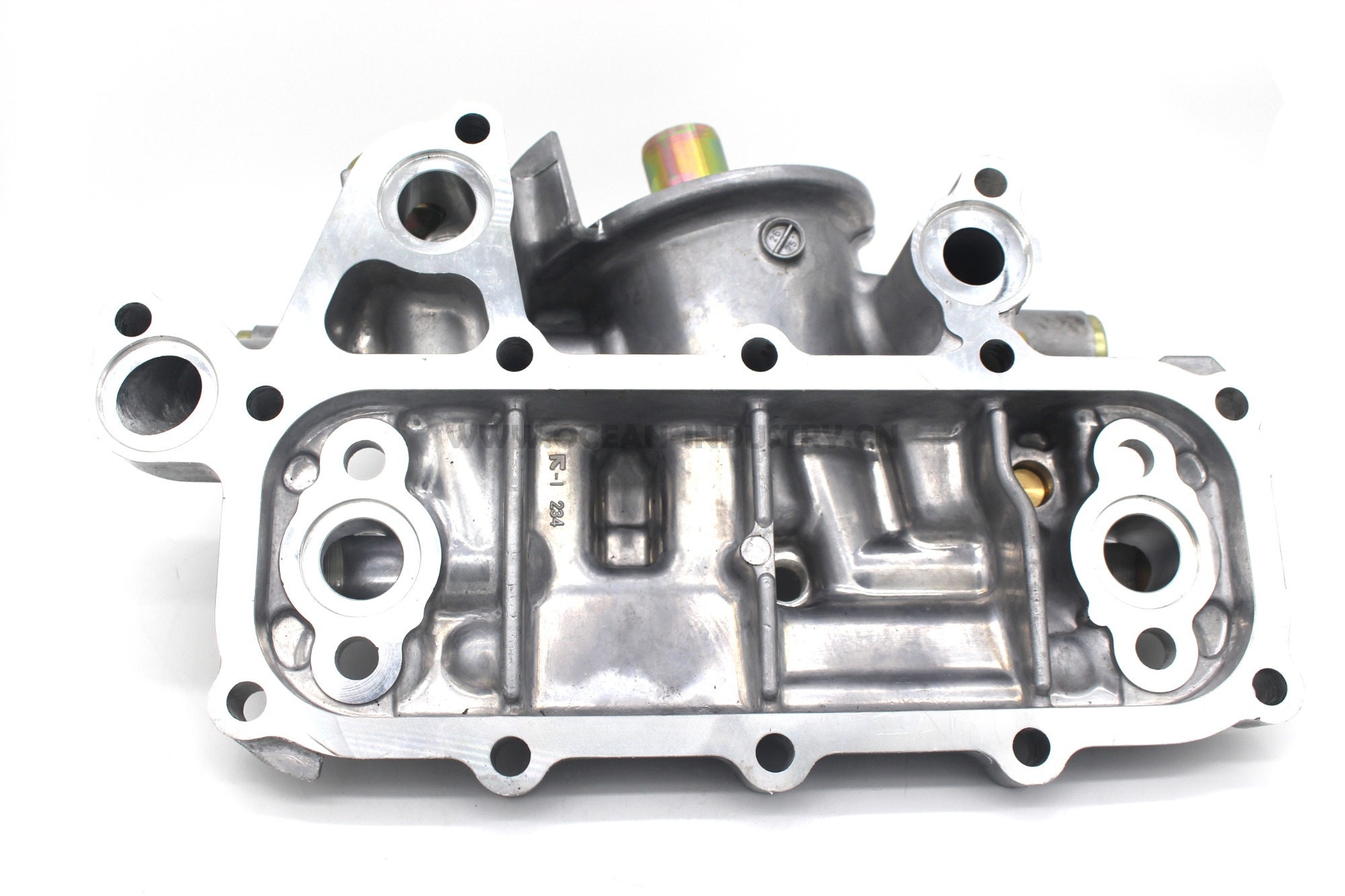 J05E Oil cooler cover