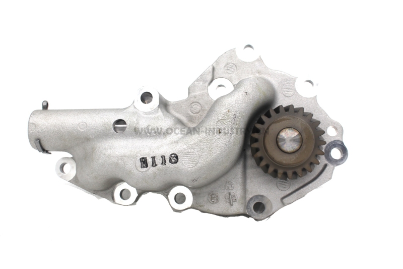 J08E Engine oil pump